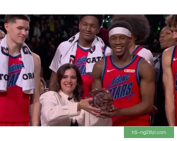 埃奇库姆双绝杀称王新秀赛MVP